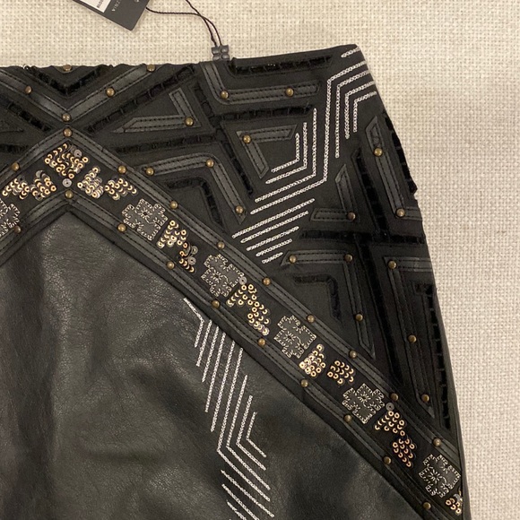 SALE   NEW BCBG MaxAzria Women’s Embellished Leather Mini Skirt Size XS - Picture 3 of 11